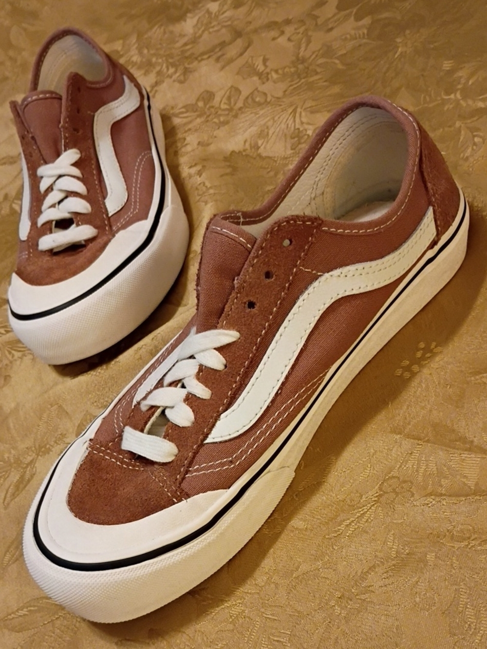 VANS Low-Top Suede and Canvas  Brown with White Stripe Men's 6.5 Women's 8.0